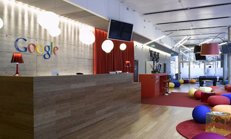 Google bir yıl daha evden çalışacak!