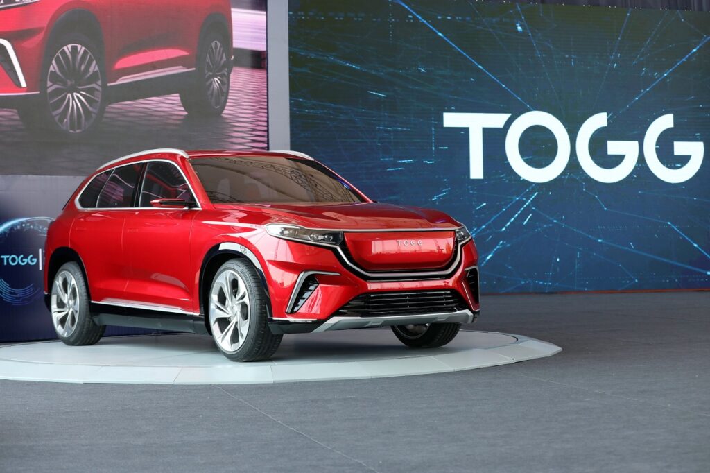 Türkiye'nin yerli otomobili Togg, Hollanda'da tanıtıldı.