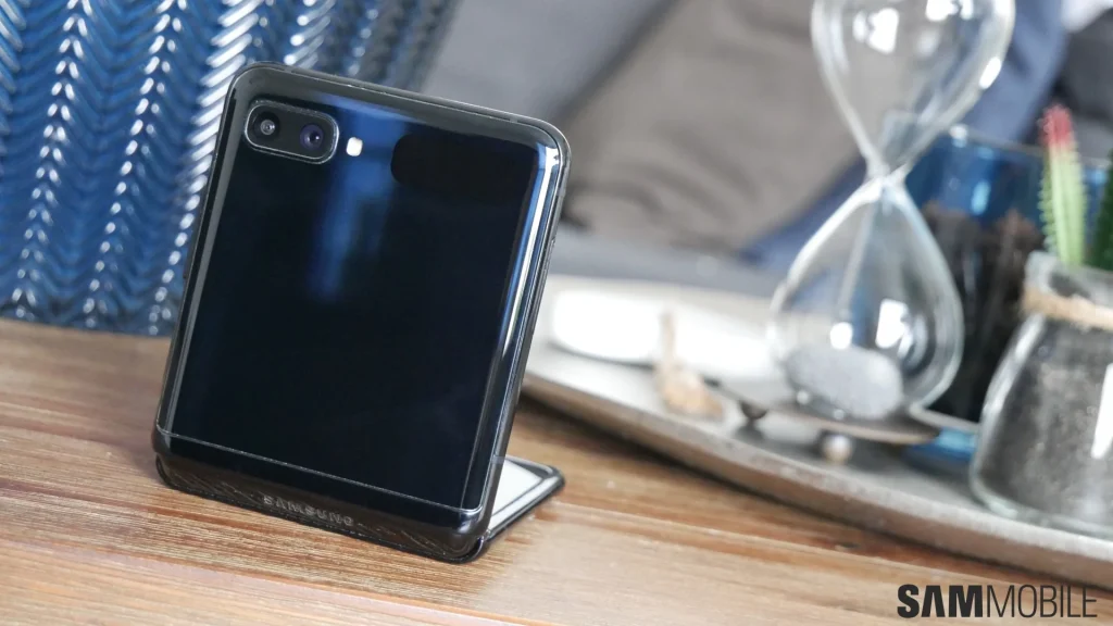 2020'deki orijinal Galaxy Z Flip 2024 güncellemesini alıyor