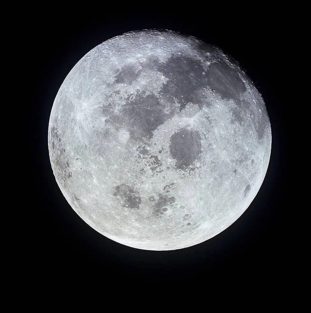 Ay'ın 1969'da Apollo 11 uzay aracından Dünya'ya dönerken görüldüğü hali. (NASA)