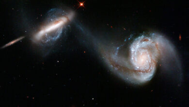 NASA'nın Hubble Uzay Teleskobu, İki Galaksinin Çarpışmasını Yakaladı!