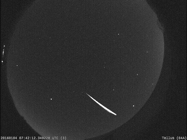 NASA'nın All Sky kameraları tarafından çekilen bir Quadrantid meteoru gökyüzünde uçuyor. (NASA)