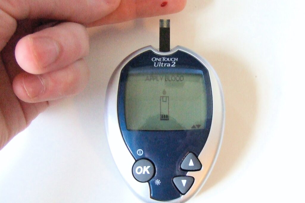 Samsung ve Apple bu tür kan şekeri ölçüm cihazlarını geçmişte bırakmak istiyor.