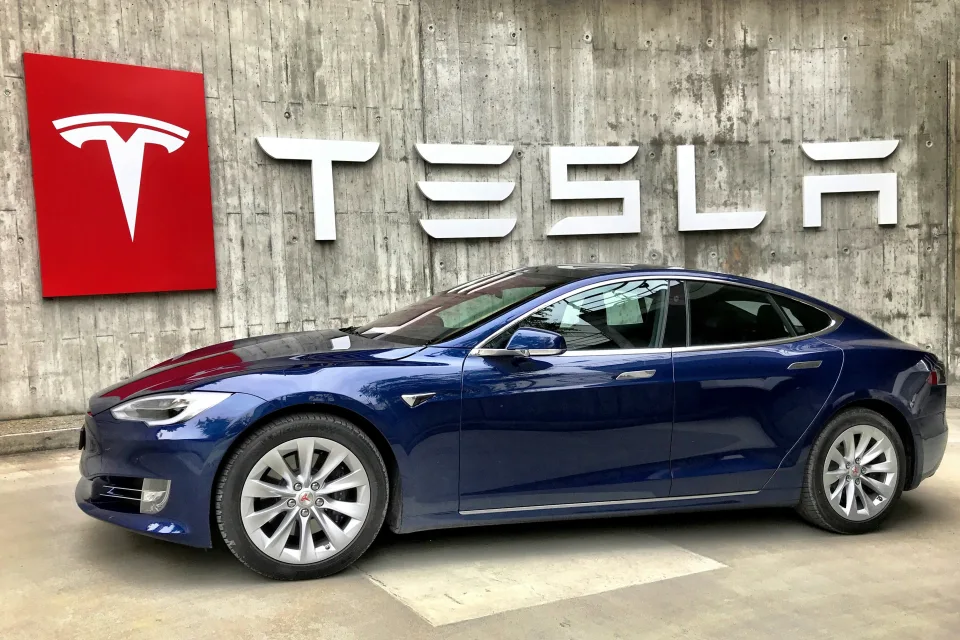 Tesla, 200.000 aracı geri çağırıyor! Peki neden?