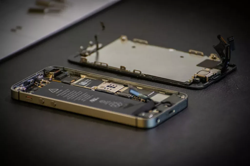 Apple Yakında iPhone'ların Kullanılmış Parçalarla Onarılmasına İzin Verecek!