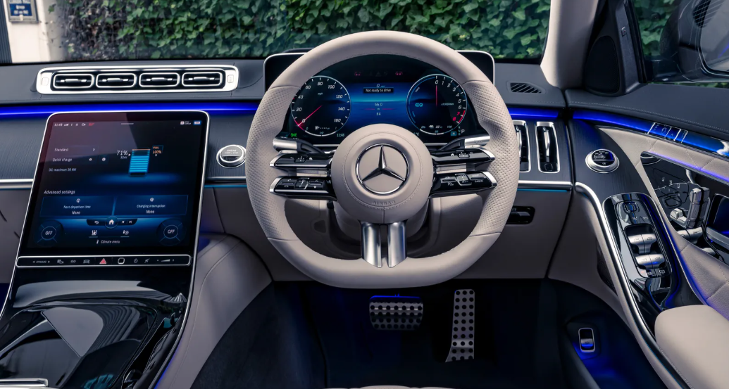 Mercedes fiziksel düğmeler ile araç içi tasarımını yeniden şekillendiriyor