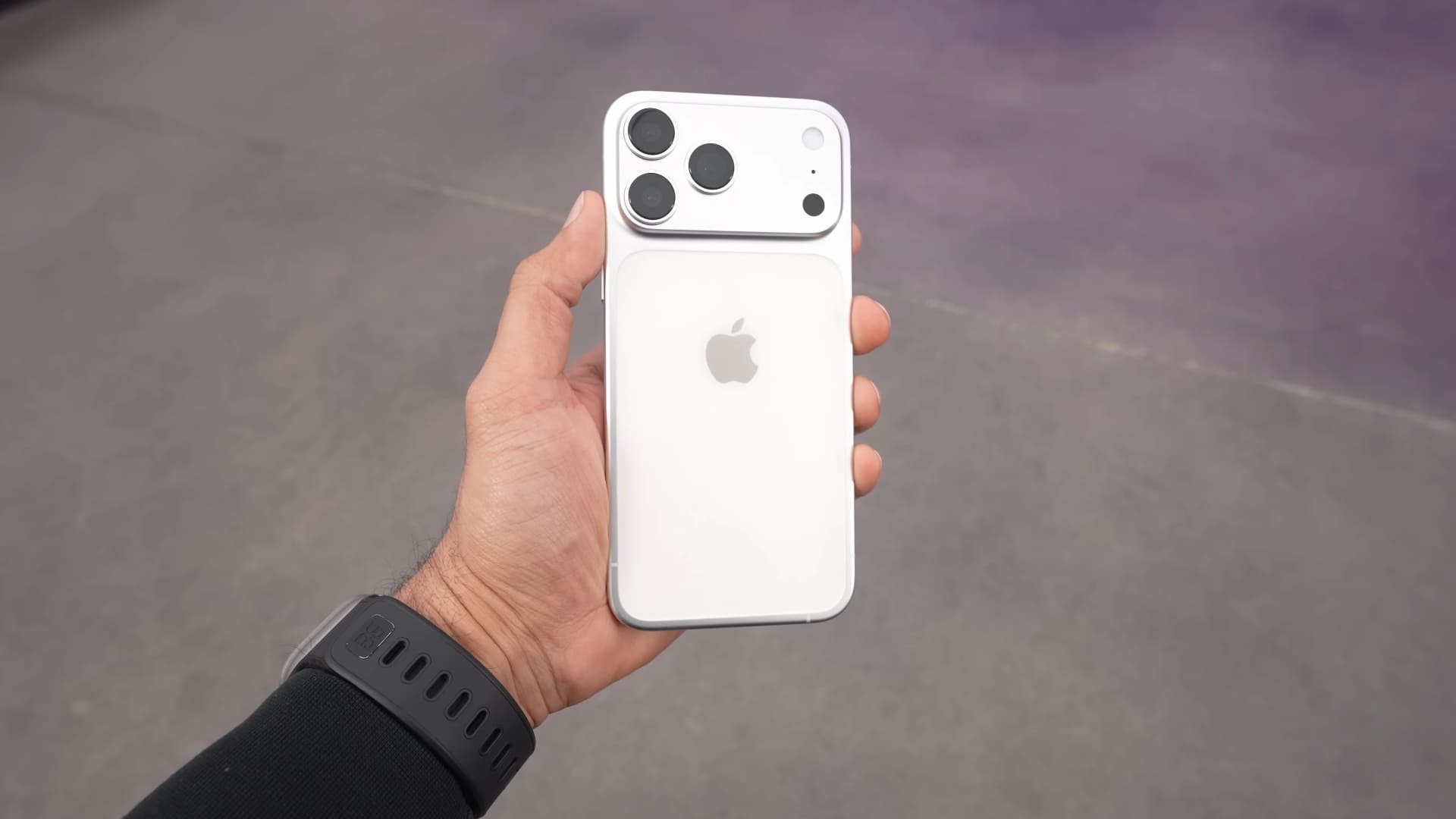 iPhone 17 çizilme sorunu kullanıcı şikayetleriyle gündeme geldi