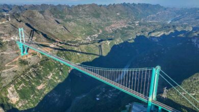 Dünyanın en yüksek köprüsü Çin’de hizmete girdi