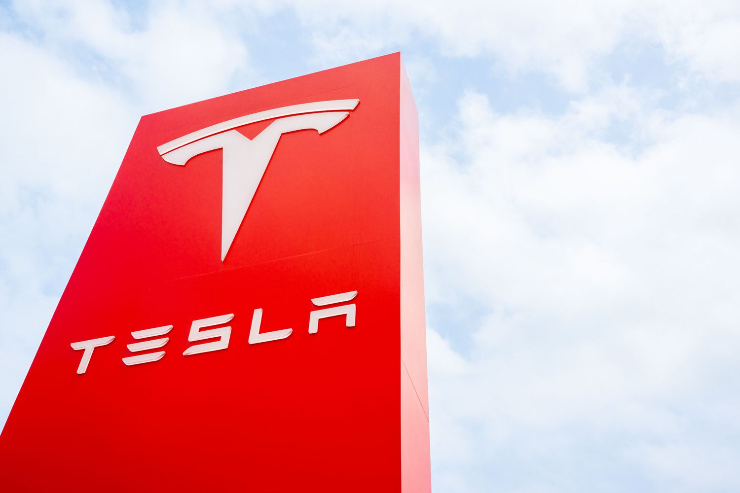 Tesla batarya arızası nedeniyle binlerce aracını geri çağırdı