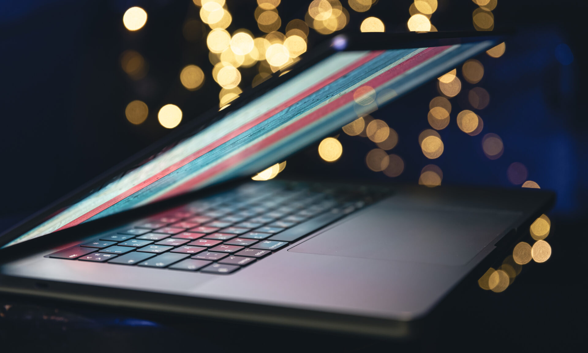 Dokunmatik ekranlı MacBook Pro, Apple’ın dizüstü vizyonunu değiştiriyor