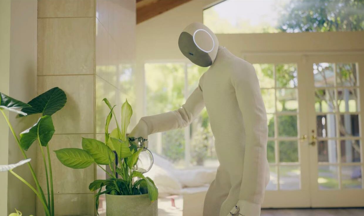 İnsansı robot 1X Neo ile evde yeni yardımcı dönemi