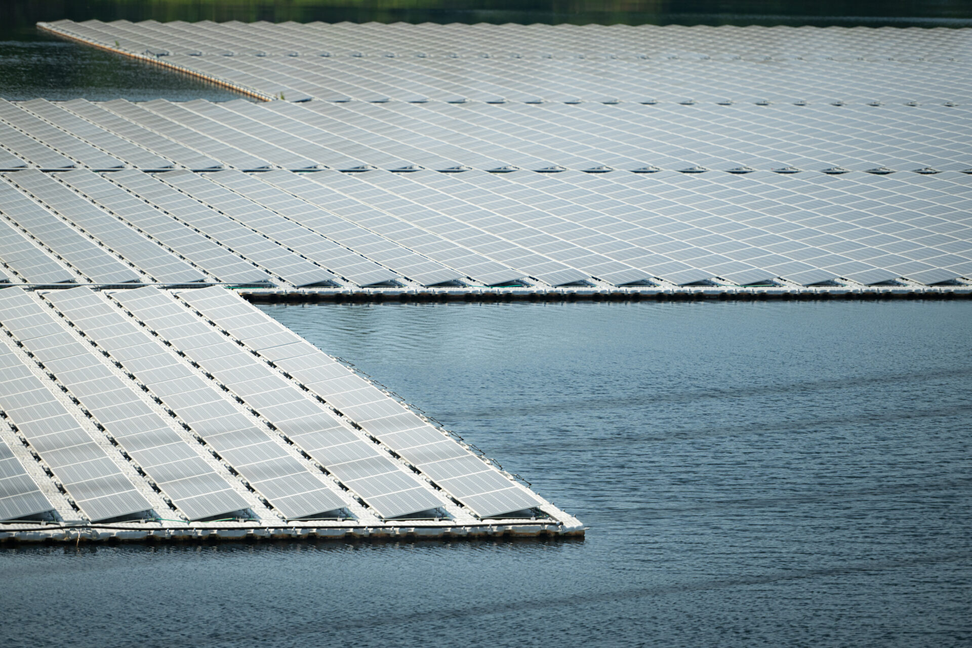 Yüzer güneş enerjisi santrali ile Almanya enerji dönüşümünde yeni dönem başlattı