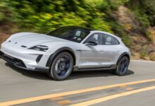 Porsche elektrikli araç geçiş planlarını askıya aldı