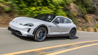 Porsche elektrikli araç geçiş planlarını askıya aldı