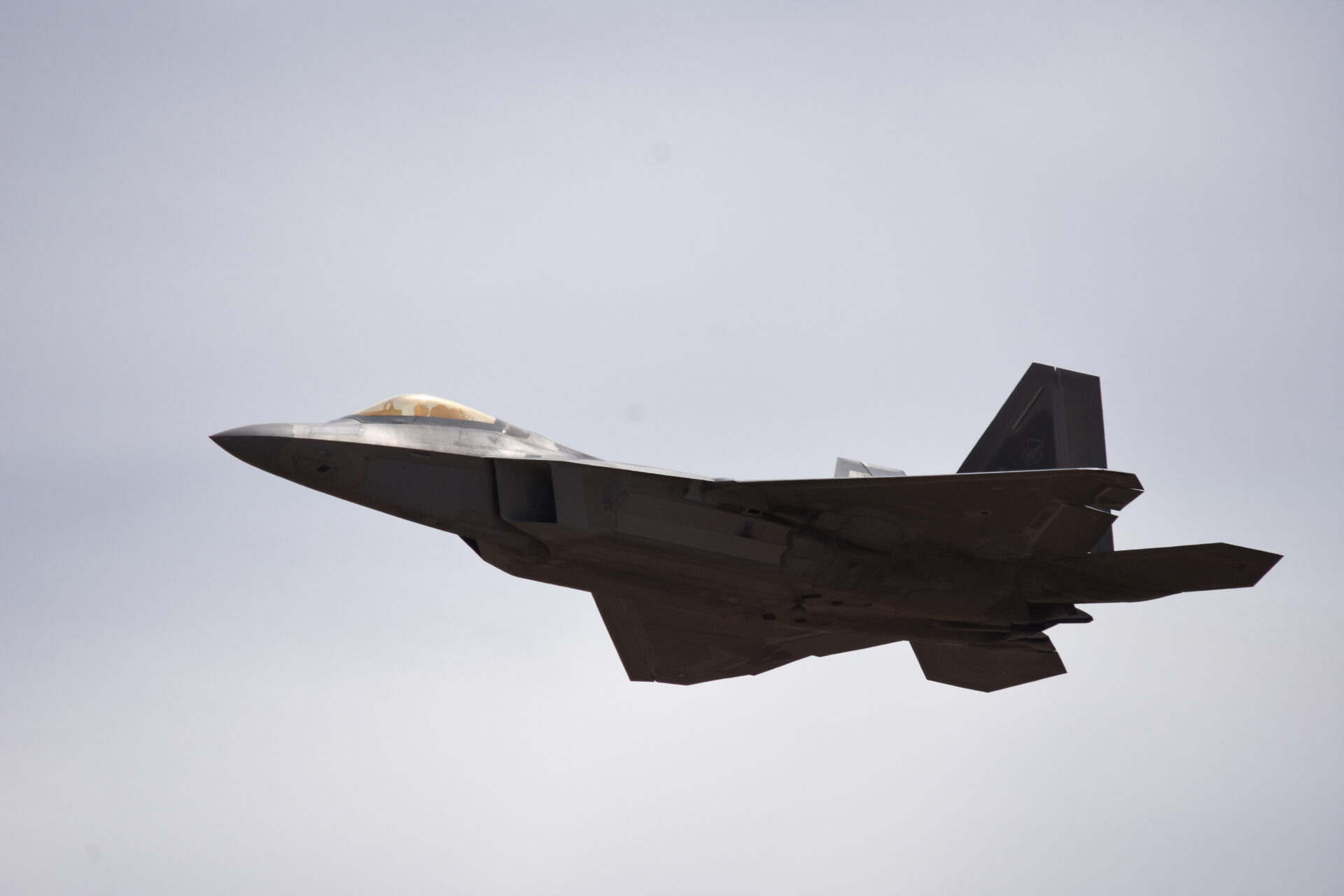 Çin, kuantum radar ile görünmez uçakları tespit edebilen sistemi üretime aldı