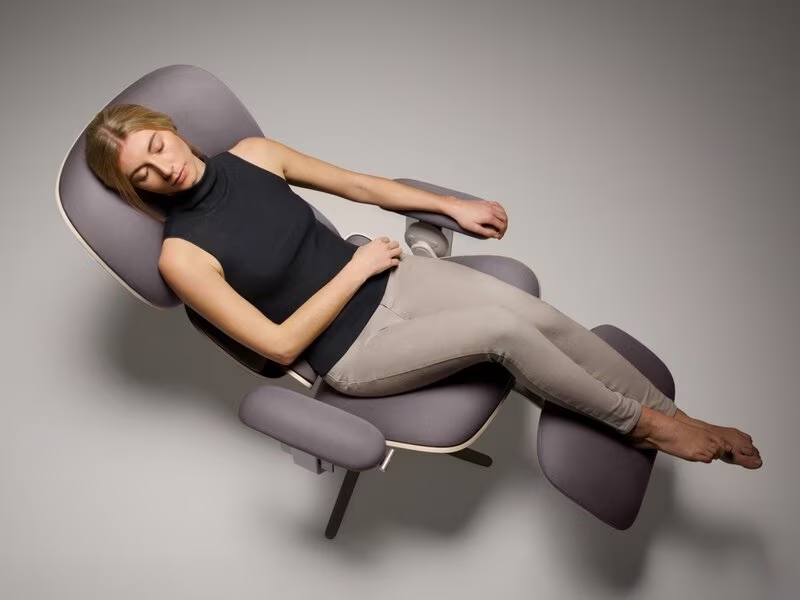 İngiltere’de geliştirilen yerçekimsiz koltuk Aiora beyin dalgalarını dakikalar içinde değiştiriyor